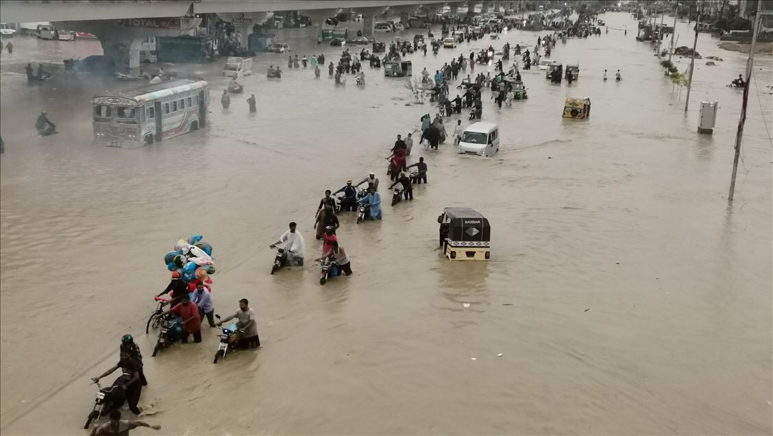 Pakistan'daki sel hayatı durma noktasına getirdi! Çok sayıda ölü ve kayıp var - 1. Resim