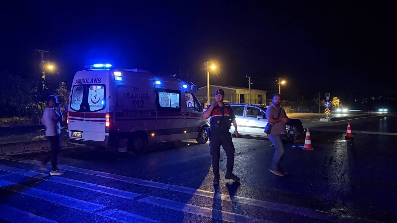 Sakarya&#039;da feci kazada can pazarı! Yaralılar var