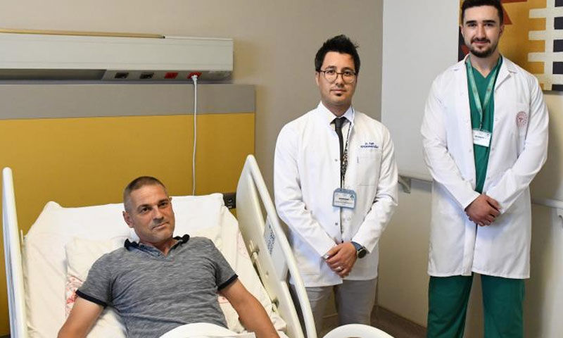 Şiddetli ağrıyla gitti, doktorlar gözlerine inanamadı: Tam 100 tane çıktı! - 2. Resim