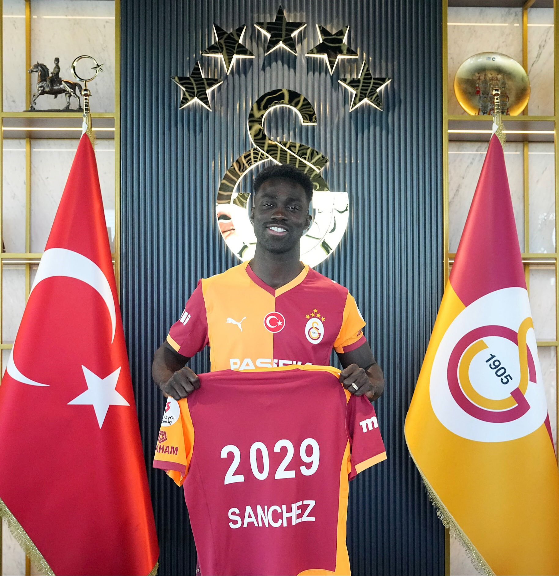 Ve anlaşma tamam! Davinson Sanchez 2029'a kadar Aslan - 1. Resim