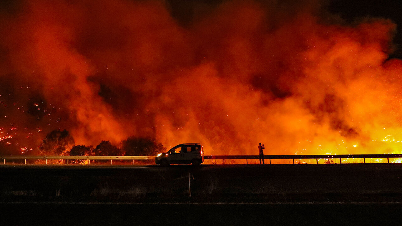 5 ilde ciğerlerimiz yanıyor! Büyük orman yangınının dumanı komşu kentin üzerini kapladı - 7. Resim