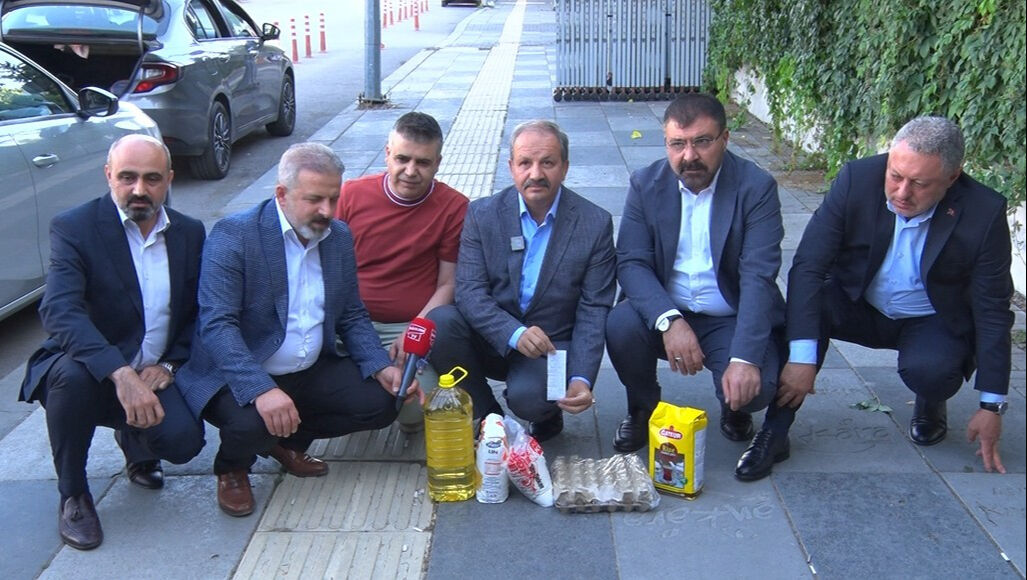 Ay&ccedil;i&ccedil;ek yağı, un, yumurta... Memur maaşına teklif edildi, 1.000 TL ile marketten aldıklarıyla tepki g&ouml;sterdiler - 2. Resim