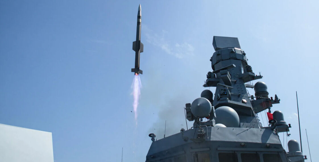 Çelik Kubbe sahaya indi! 