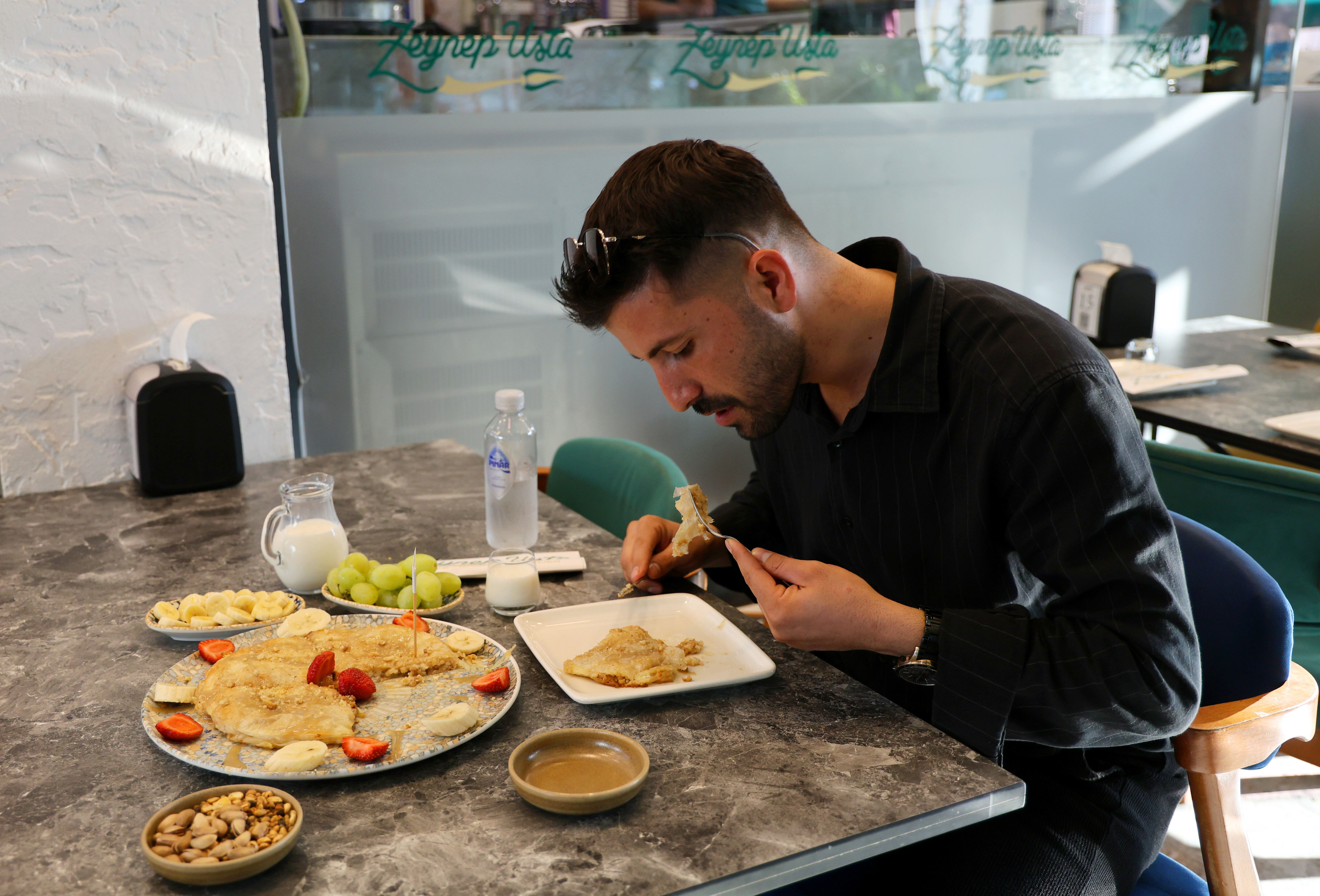 Eşi i&ccedil;in yaptı, &ccedil;ok beğenilince men&uuml;ye koydu! Satışlar patladı, siparişlere yetişemiyor - 4. Resim
