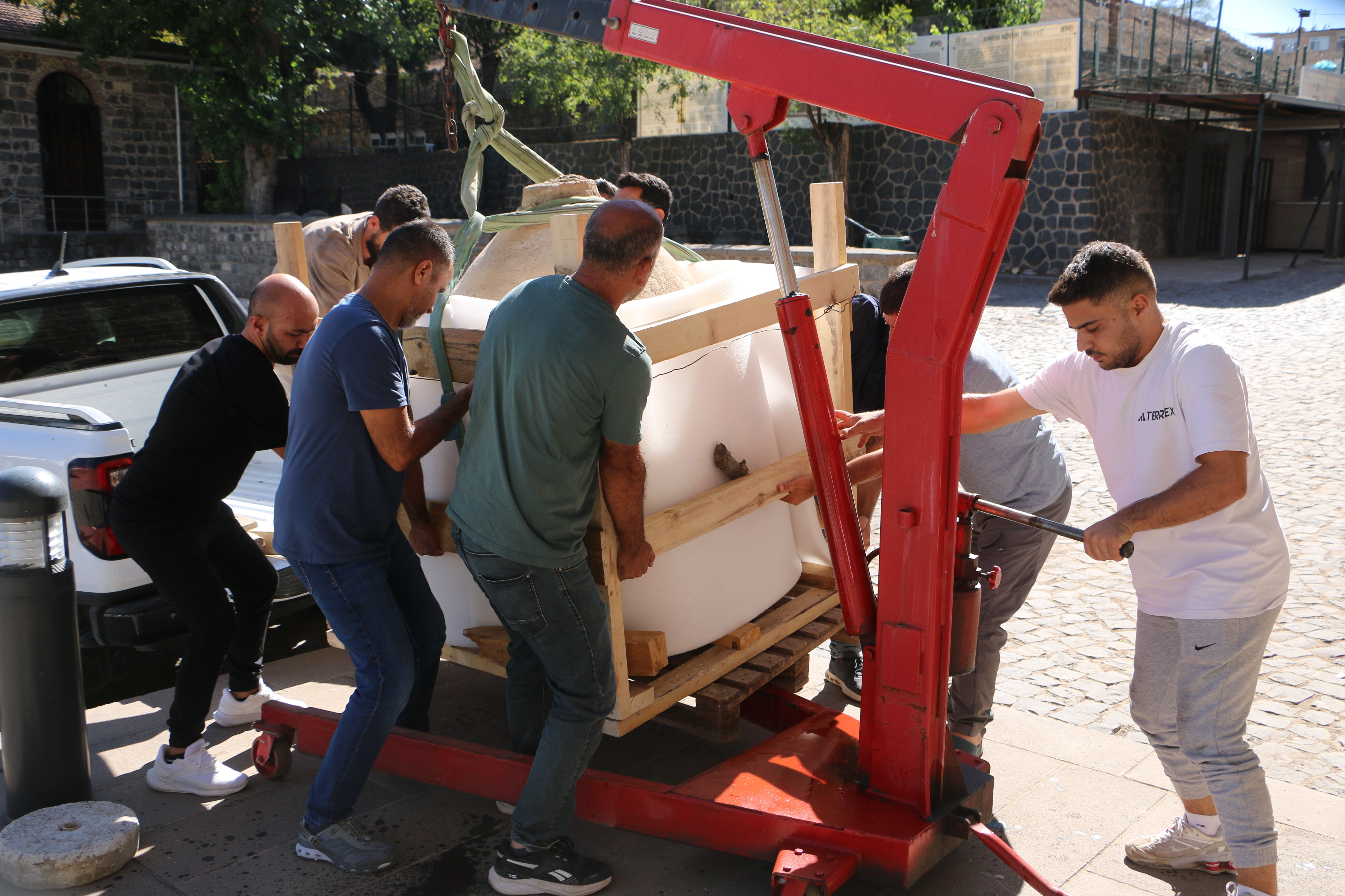 Eşi ölünce ihbar etti: Evinde kilolarca ağırlığında servet çıktı! Ekipler taşıyamadı... - 2. Resim