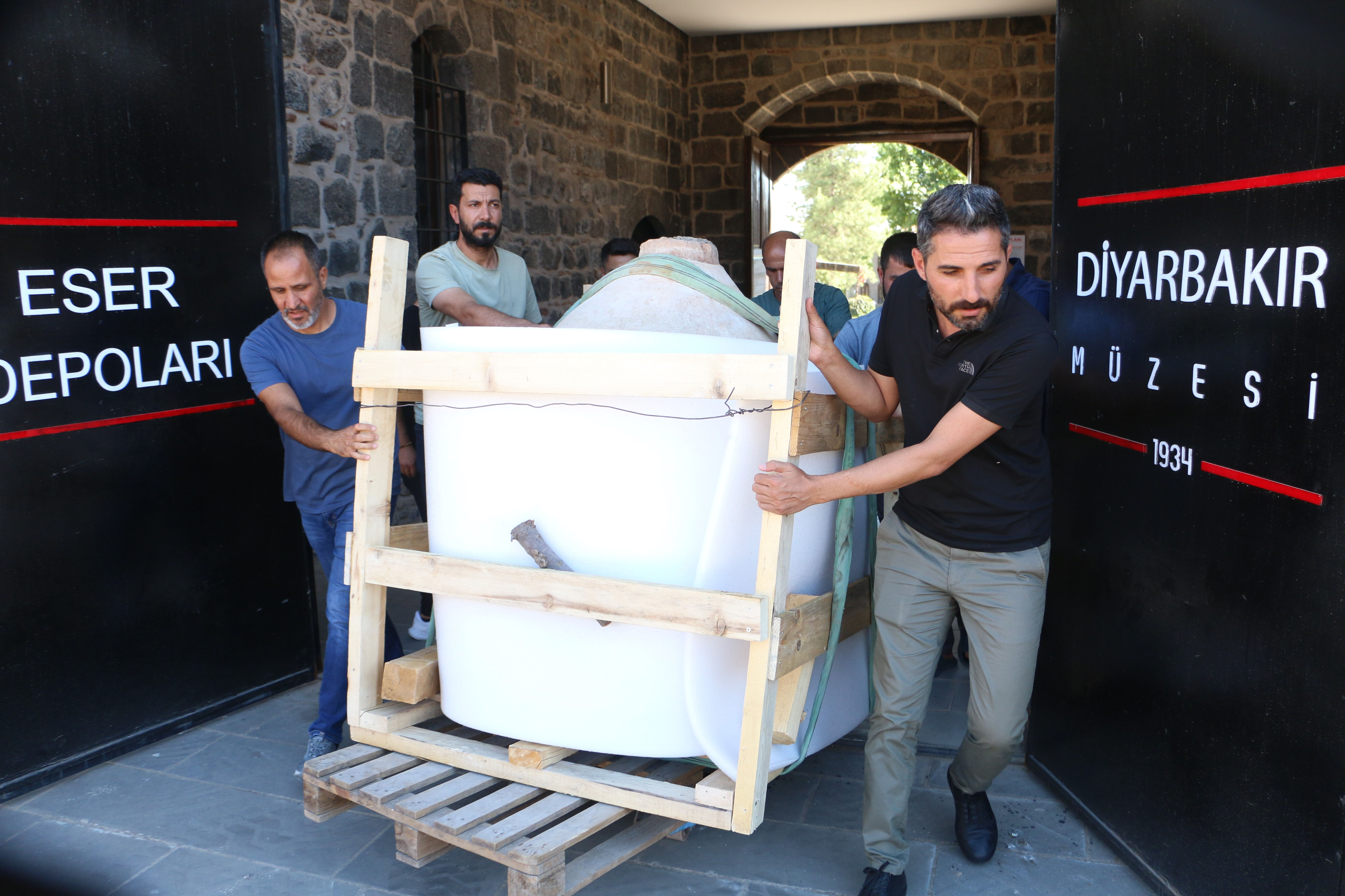 Eşi ölünce ihbar etti: Evinde kilolarca ağırlığında servet çıktı! Ekipler taşıyamadı... - 3. Resim