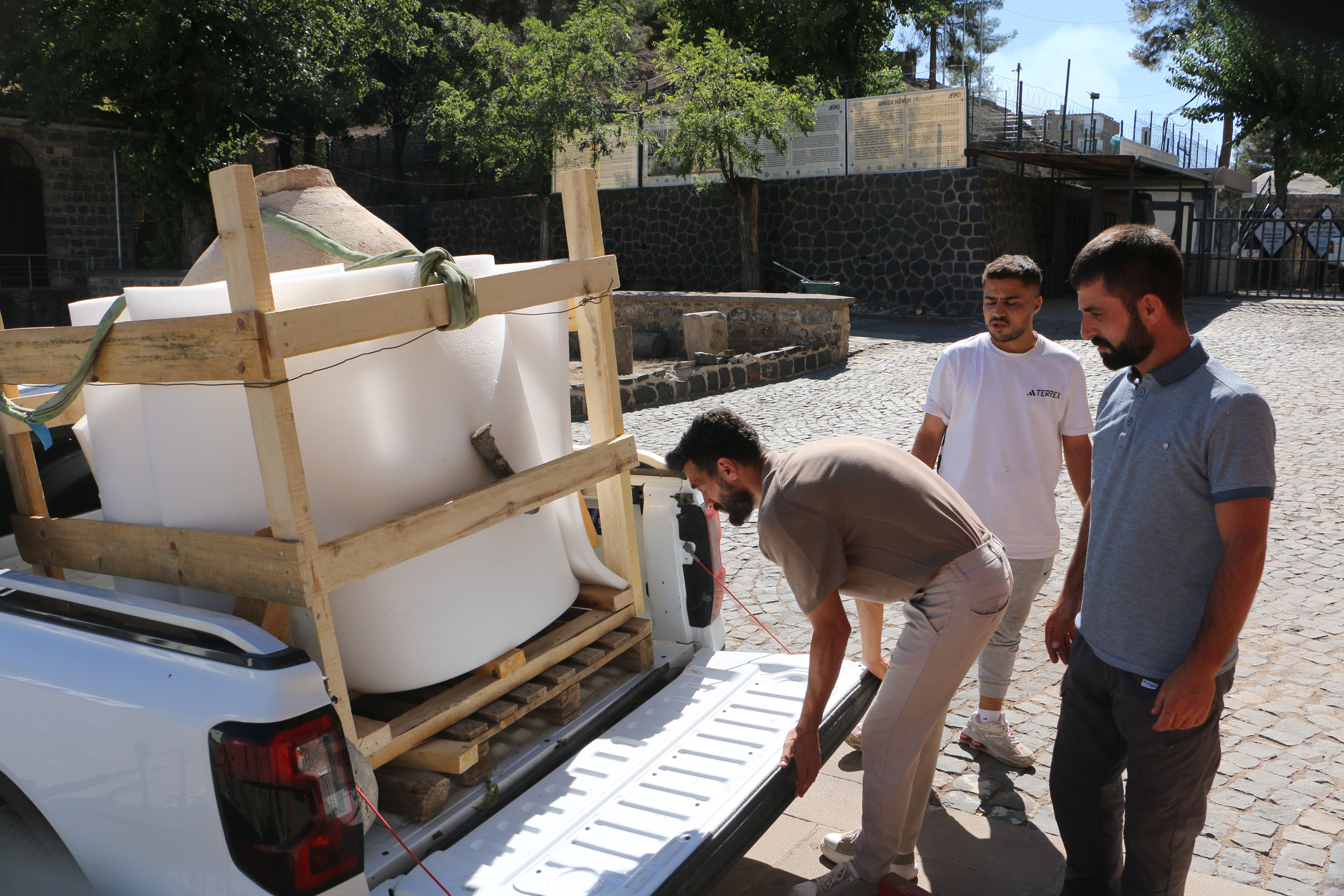 Eşi ölünce ihbar etti: Evinde kilolarca ağırlığında servet çıktı! Ekipler taşıyamadı... - 1. Resim
