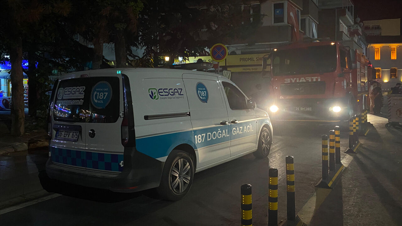 Eskişehir Büyükşehir Belediyesi'nde duman paniği! İtfaiye harekete geçti - 1. Resim