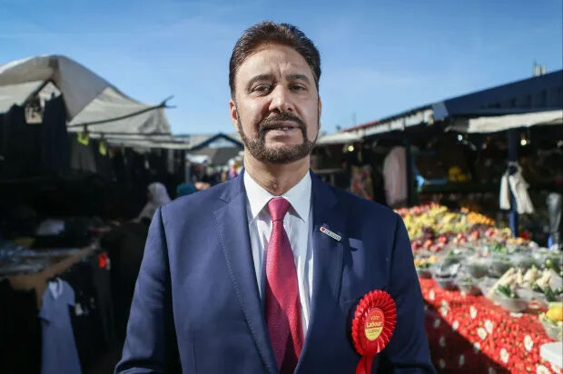 İngiltere’de siyasi skandal! Rumların oyununa geldi! İngiliz vekil istifaya zorlandı - 1. Resim