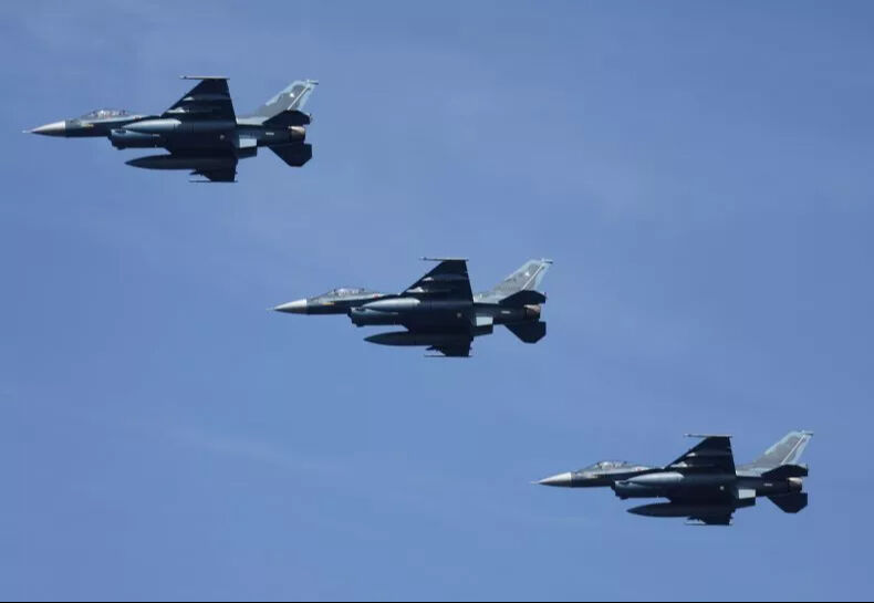 Japonya'dan Çin'e savaş provası! Uçak gemilerine füze simülasyonu dünyayı ayağa kaldırdı - 3. Resim