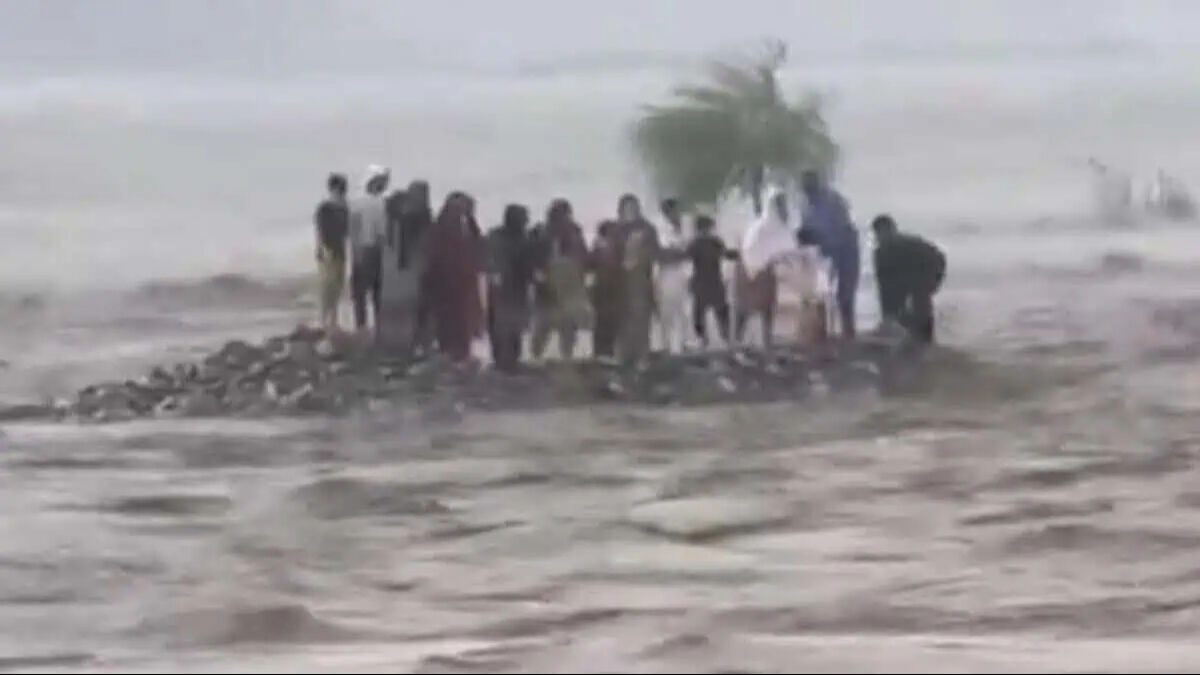 Pakistan'da son 48 saatte felaket: 320’den fazla kişi hayatını kaybetti ! 320’den fazla kişi hayatını kaybetti