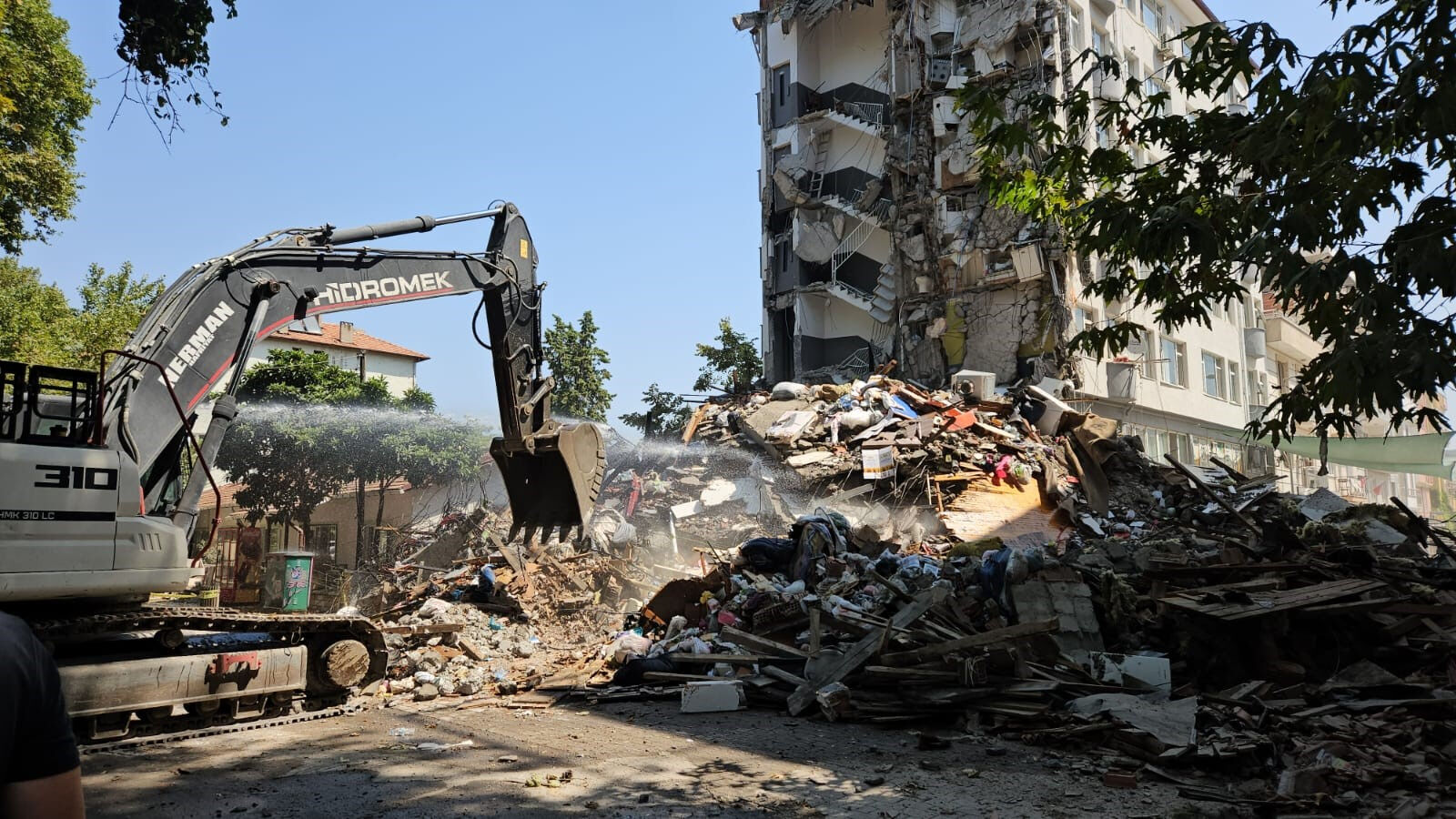 Sındırgı depreminin bilançosu belli oldu! Bakan Kurum, mayıs ayını işaret etti - 1. Resim