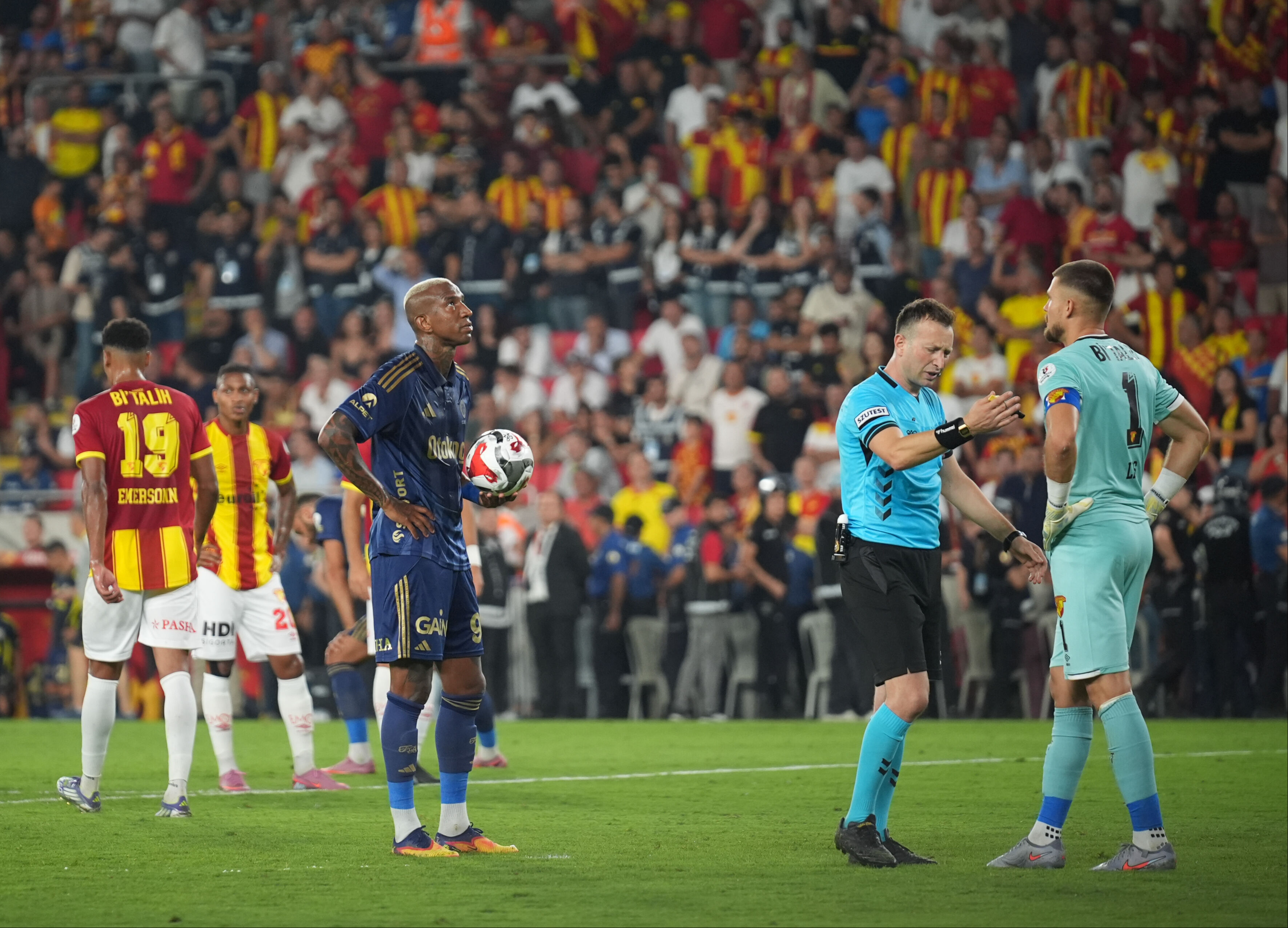 90+5'te penaltı kaçıran Talisca'yı işaret etti! Volkan Demirel'den 'Mourinho' eleştirisi - 2. Resim