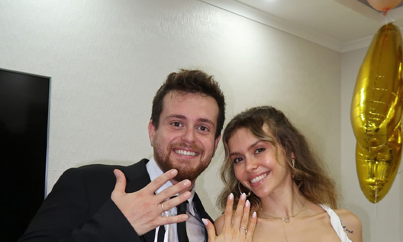 Alper Rende ve Betül Çakmak ‘evet’ dedi, nikah memuru İlker Ayrık oldu - 1. Resim