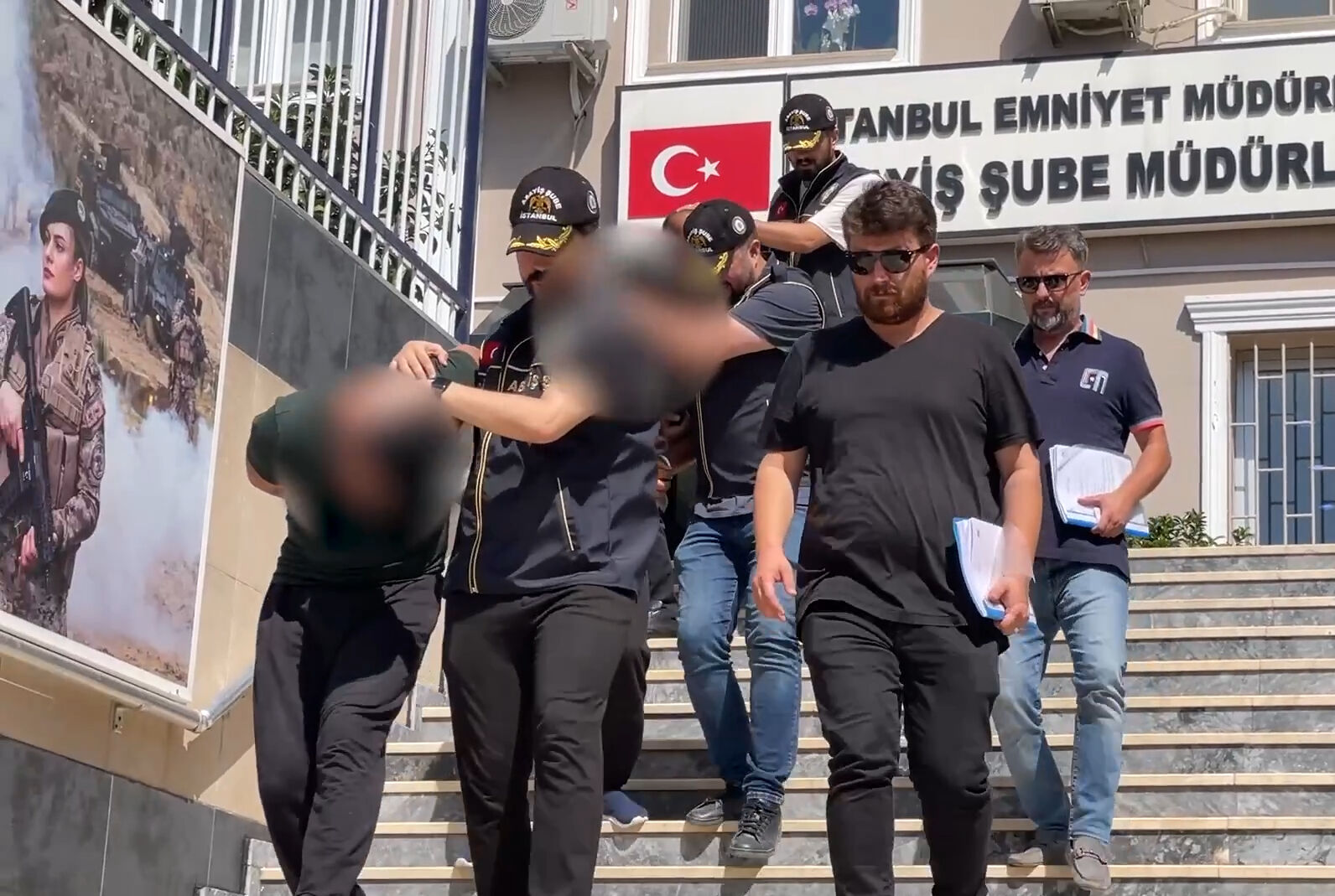 Cesarete bak! İstanbul'da 4 ilçede ortak operasyon... Sahte polisler kıskıvrak yakalandı - 1. Resim