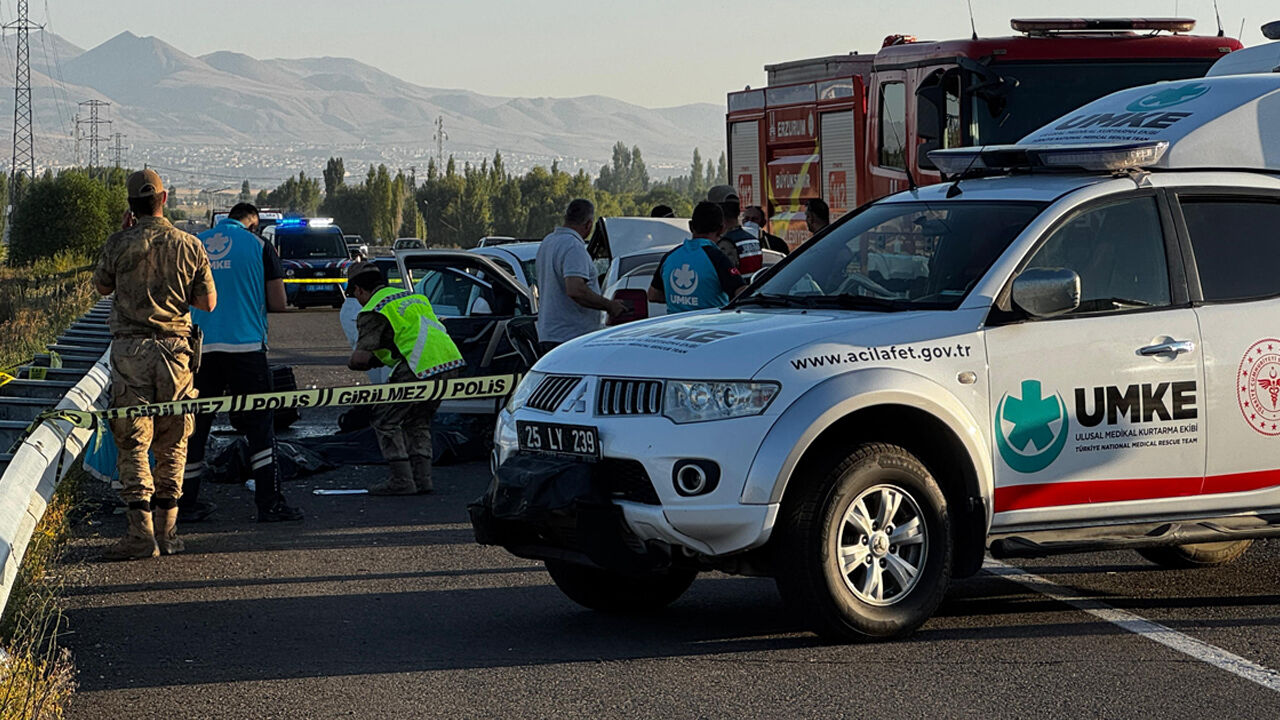 Erzurum'da katliam gibi kaza: Kafa kafaya çarpıştılar, can pazarı yaşandı! - 1. Resim