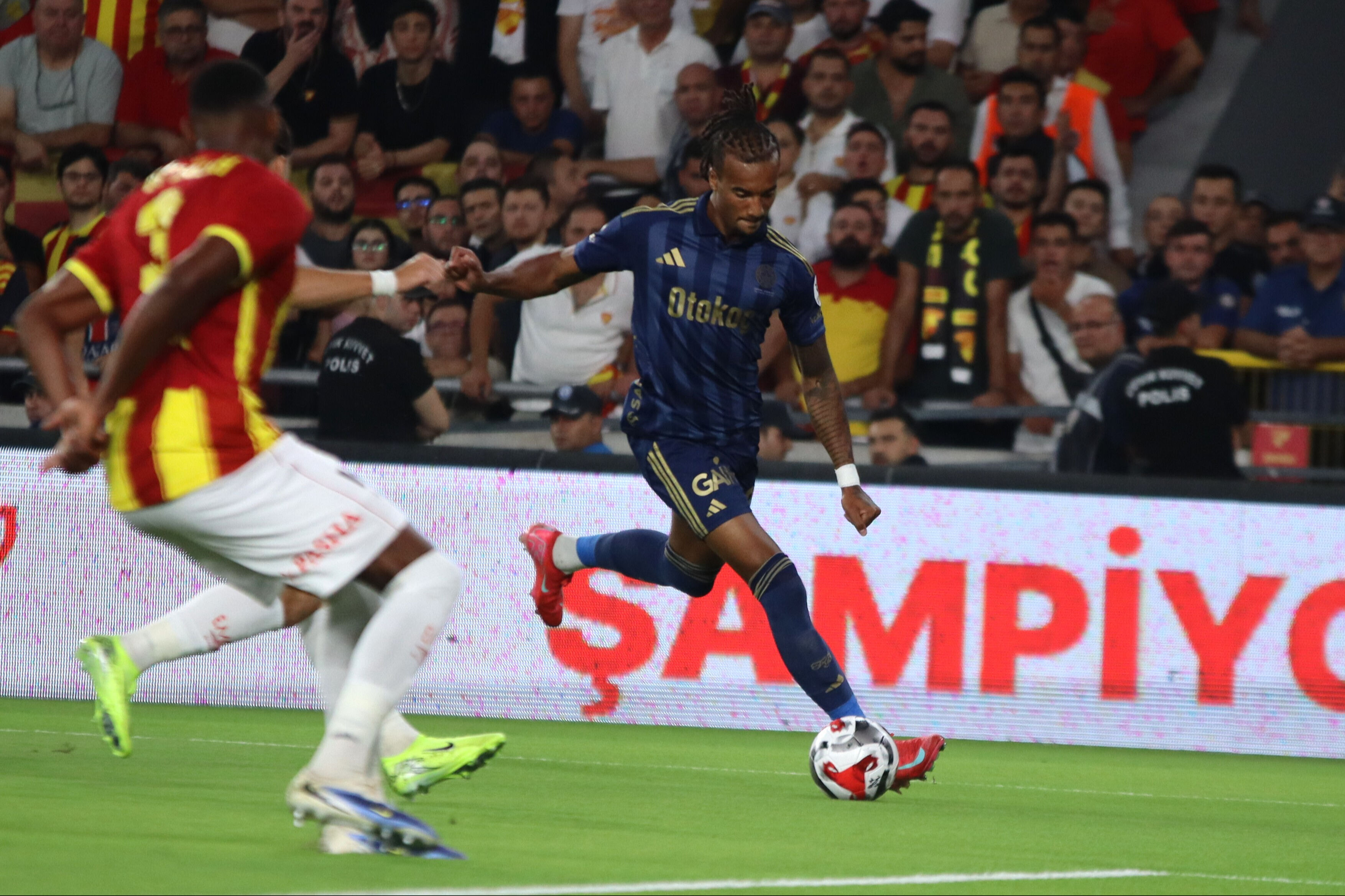 Göztepe Fenerbahçe maçında kimler kırmızı kart gördü? - 2. Resim