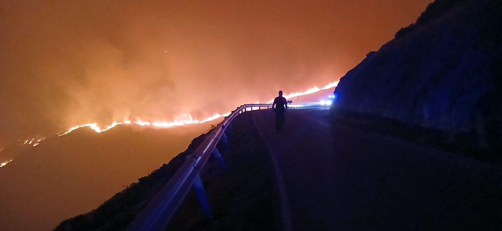İspanya'da son 20 yılın en kötüsü:14 farklı noktada yangın, 7 ölü! - 4. Resim