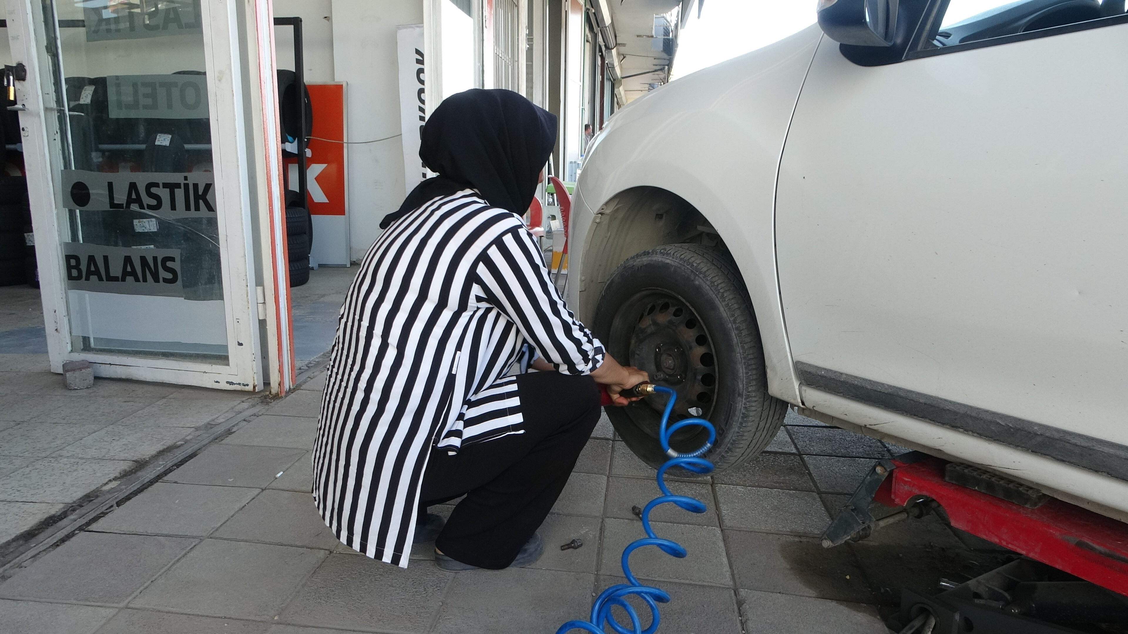 Malatya'da 18 yaşında başladı, 24 yıldır 'erkek işine' meydan okuyor: O cümleye inat, sektöre damgasını vurdu! - 3. Resim