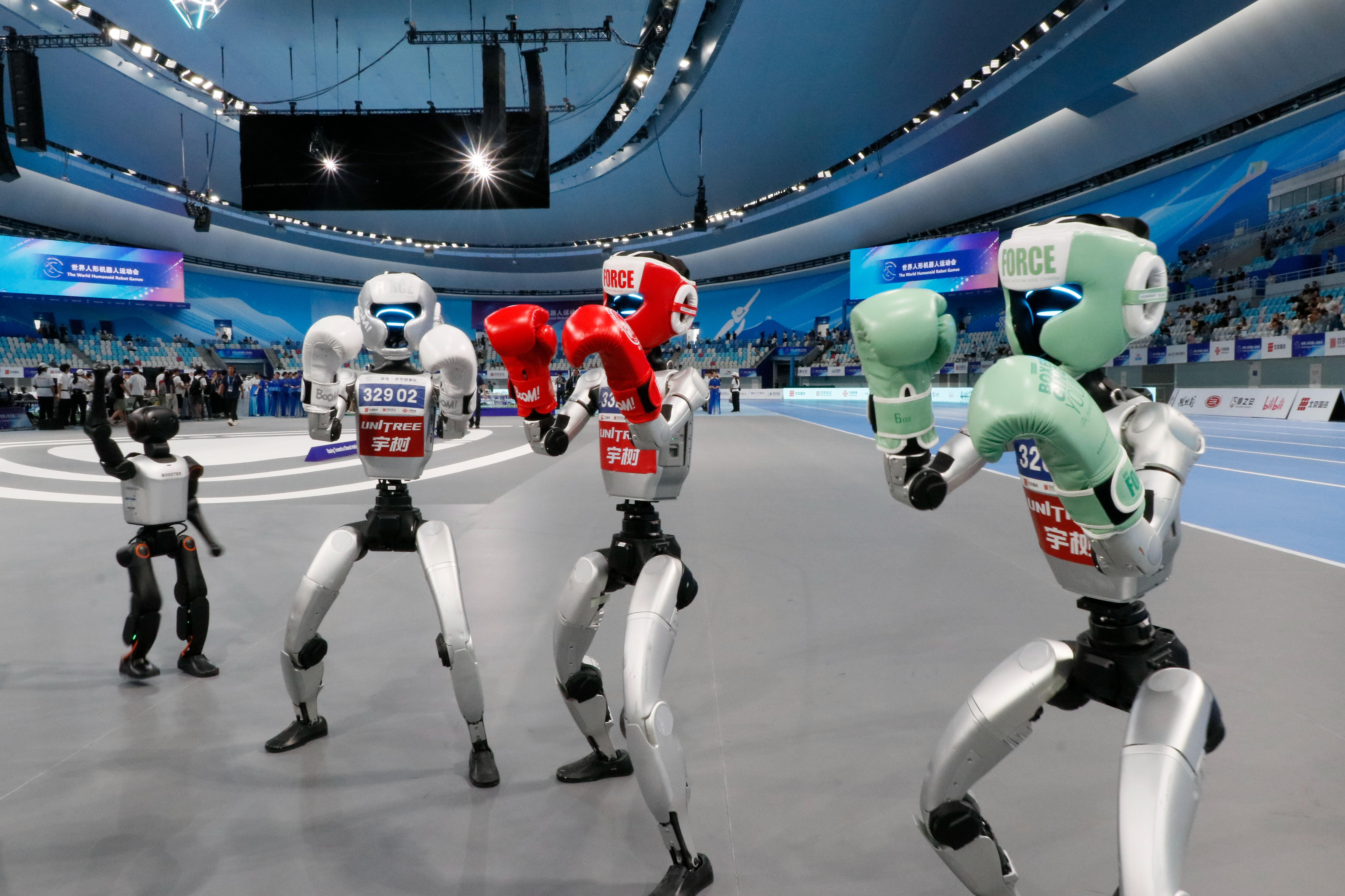 Robotlar h&uuml;nerlerini sergiledi: Futbol, atletizm ve kick boks'ta yarıştılar! - 1. Resim