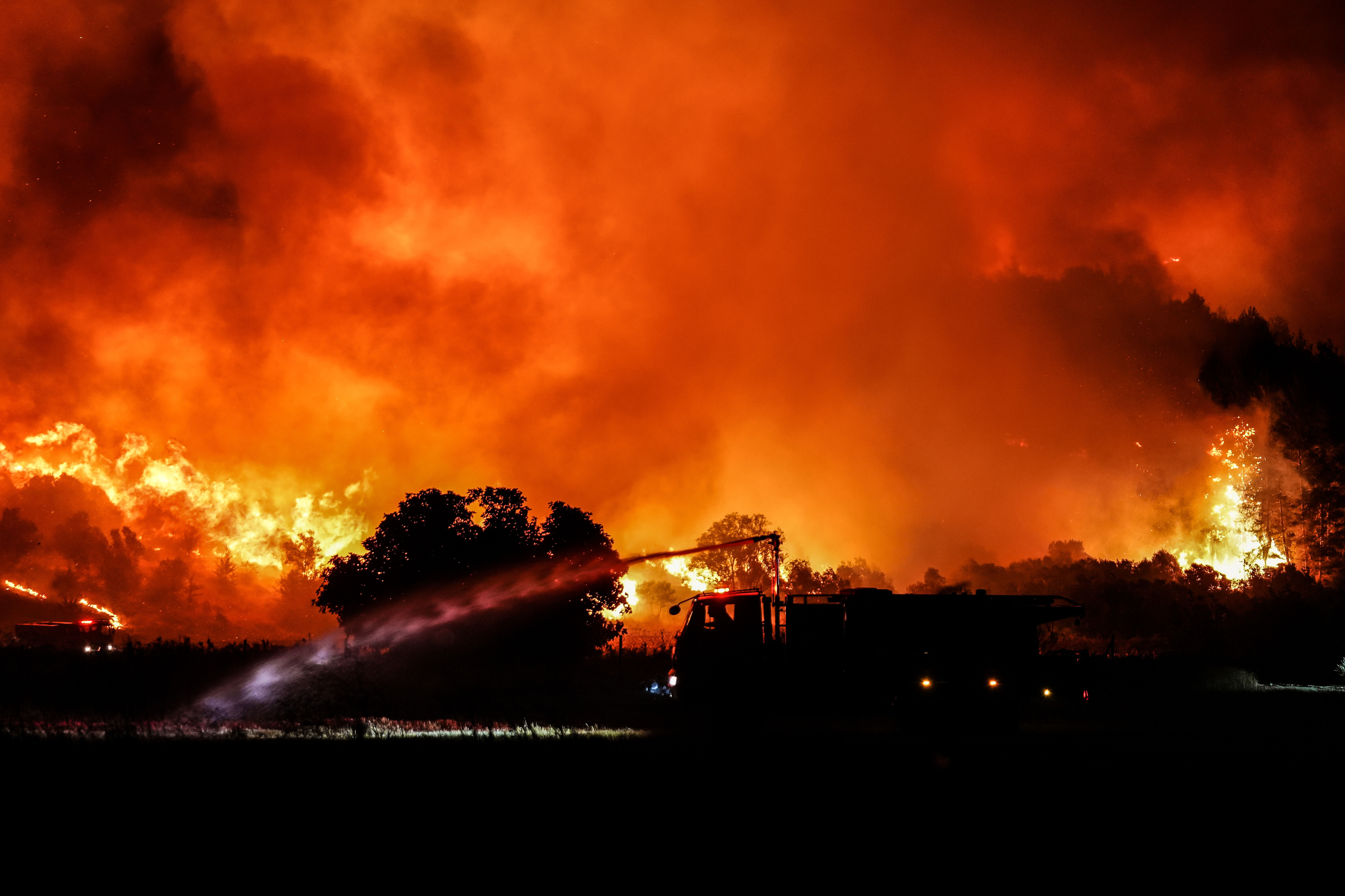 Tarihi yarımadada alevler yükseldi! Gelibolu'da orman yangınına müdahale ediliyor - 3. Resim
