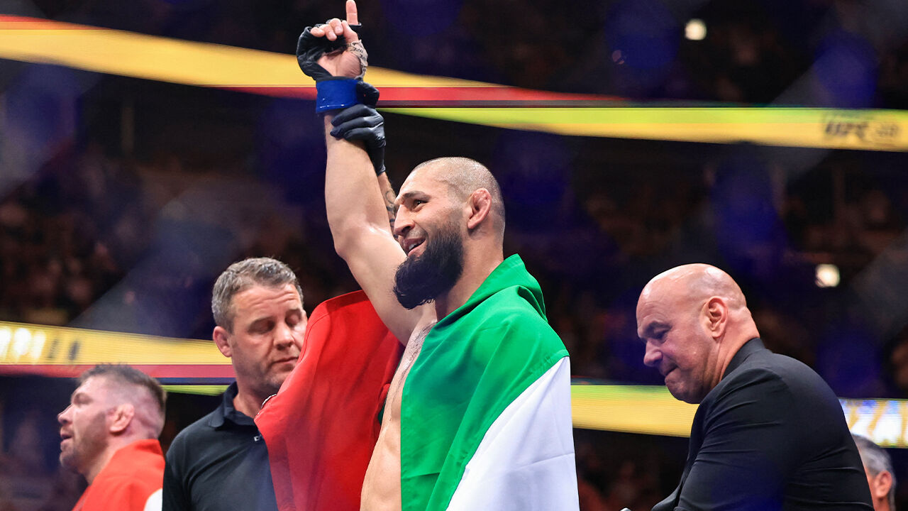 UFC'de orta sikletin yeni kralı Khamzat Chimaev! Kemeri alır almaz Filistin bayrağını öptü - 3. Resim