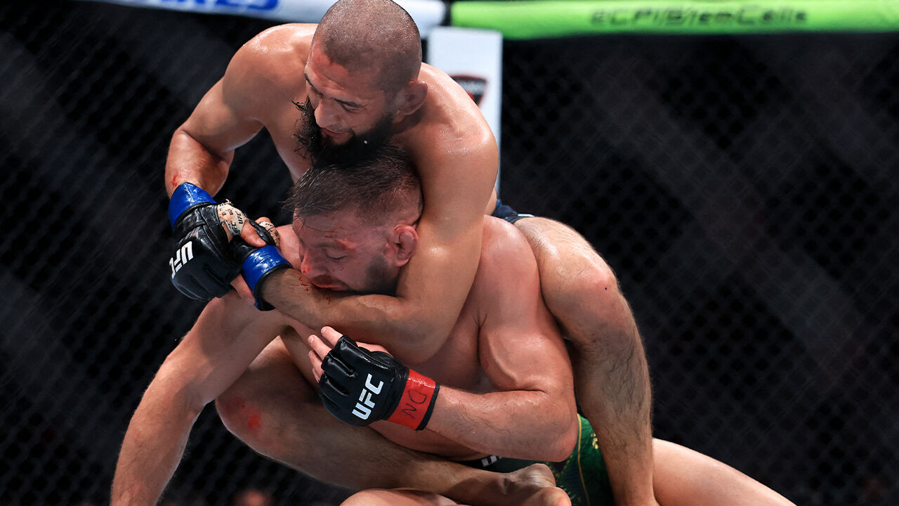 UFC'de orta sikletin yeni kralı Khamzat Chimaev! Kemeri alır almaz Filistin bayrağını öptü - 1. Resim