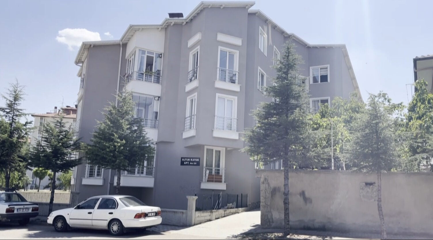 Yaşlı çiftin kabusu oldular... Evden çıkamıyorlar, ölümle tehdit ediliyorlar: Sebebi şoke edici - 4. Resim