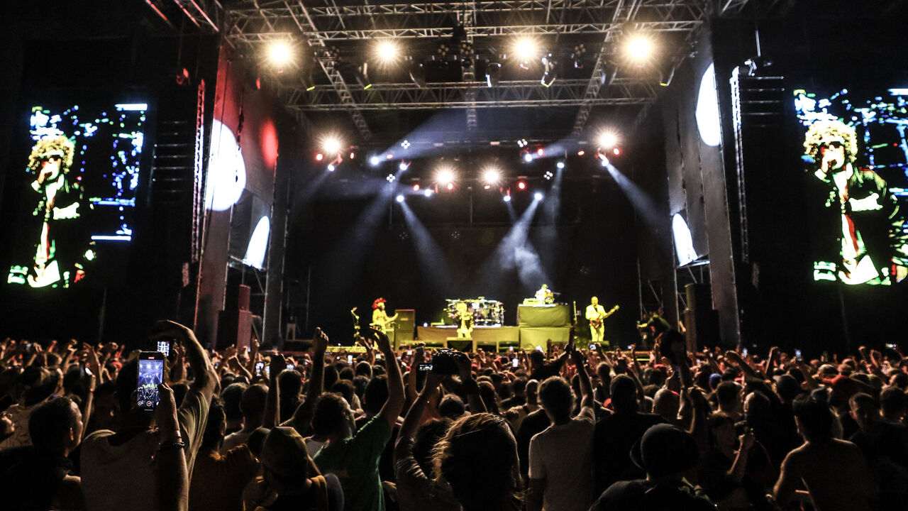 14 yıl sonra İstanbul'da: Limp Bizkit sahneye bomba gibi döndü! - 1. Resim