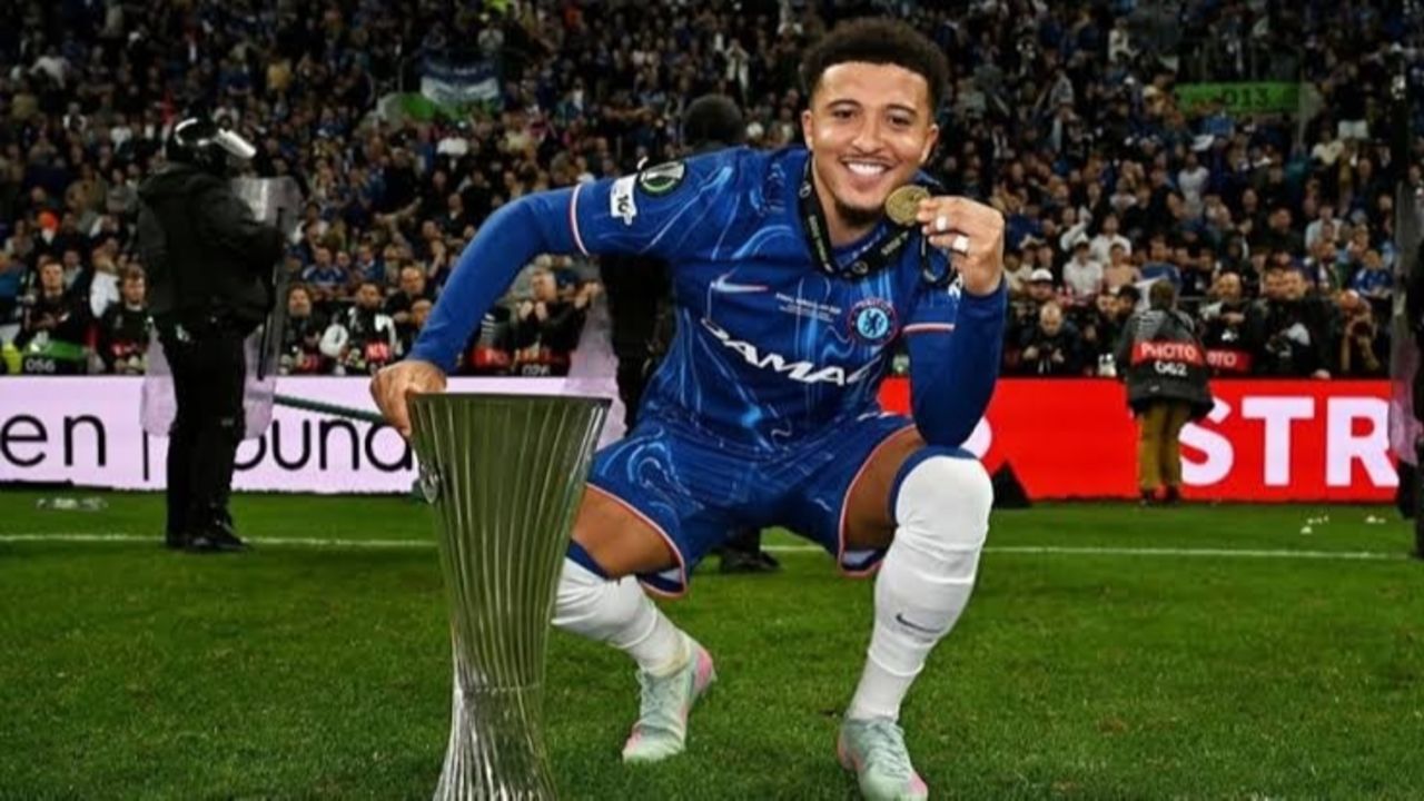 Beşiktaş'ın sol kanat için Jadon Sancho ısrarı sürüyor! Kiralık aşk Beşiktaş'ın sol kanat için Jadon Sancho ısrarı sürüyor! Kiralık aşk