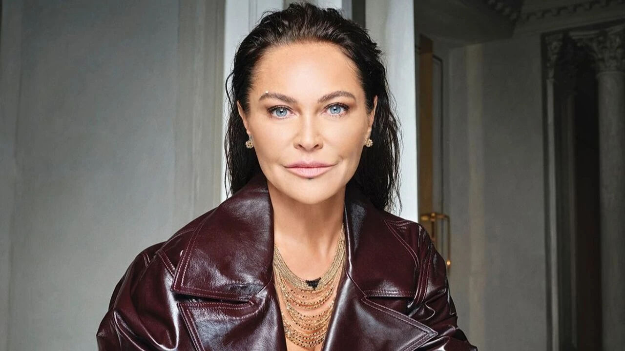 Boğaz manzaralı evinden sonra yazlığı da olay! Hülya Avşar’ın evi gündem oldu - 1. Resim