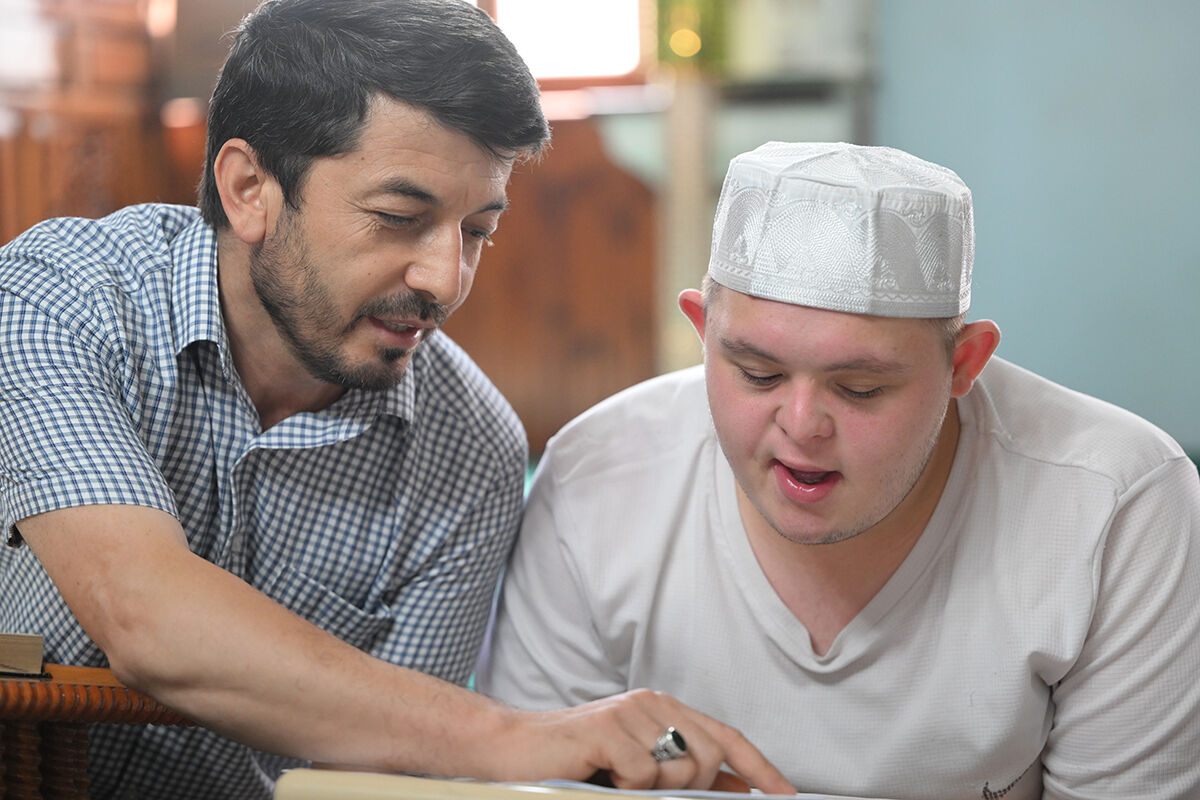 Down sendromlu genç cami aşığı oldu, iki yıldır çocuklara rahle arkadaşlığı yapıyor - 6. Resim