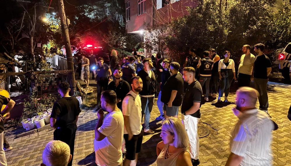 İstanbul Ümraniye'de tüyler ürperten olay: Genç kadını sokak ortasında satırla vahşice katletti! - 1. Resim