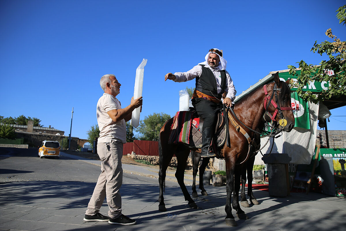 Kahraman gibi imdada yetişiyor, yaz gelince o akla geliyor! 'Buzcu Baba' çeyrek asırdır insanları serinletiyor - 6. Resim