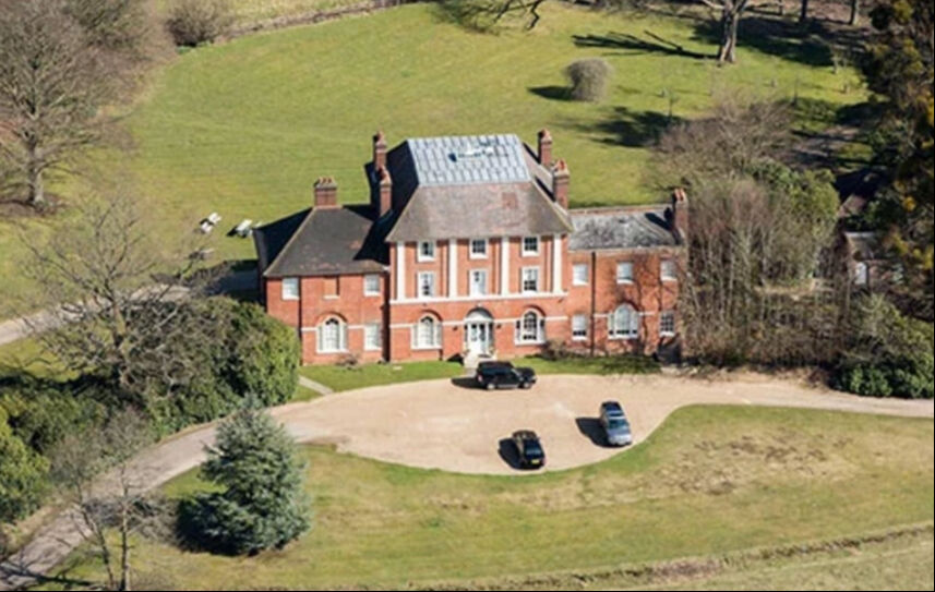 Kraliyet ailesinden şoke eden hareket! Yeni komşularını evden attırdılar - 2. Resim