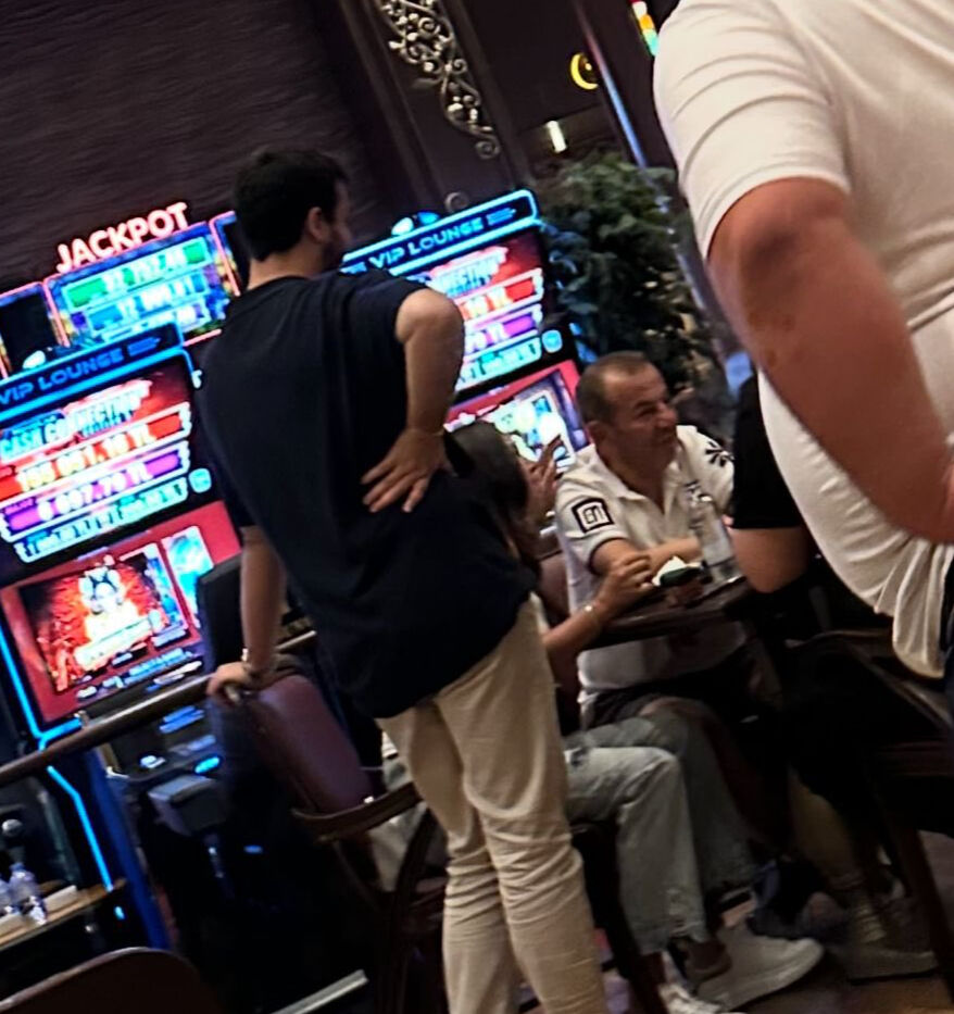 Kumarhanede görüntülenen Tanju Özcan küplere bindi: Mal bulmuş gibi atlama iblis! - 1. Resim