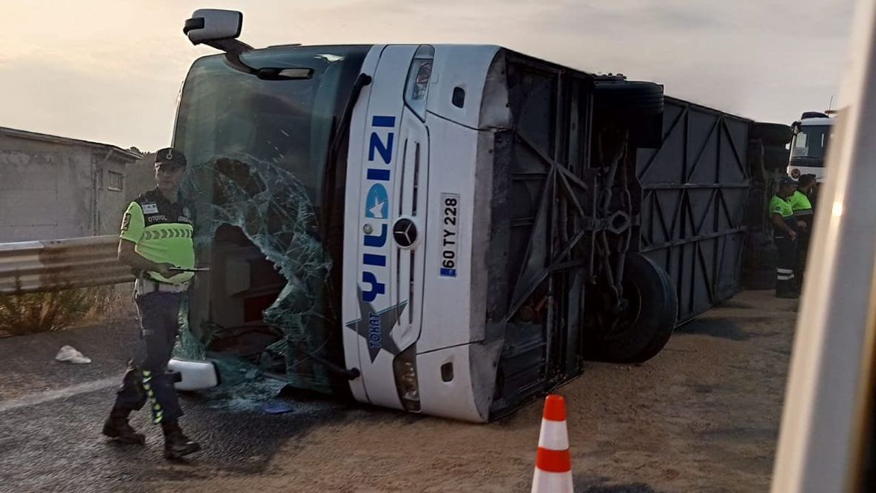 Kuzey Marmara Otoyolu'nda yolcu otobüsü devrildi: Ölü ve yaralılar var - 3. Sayfa