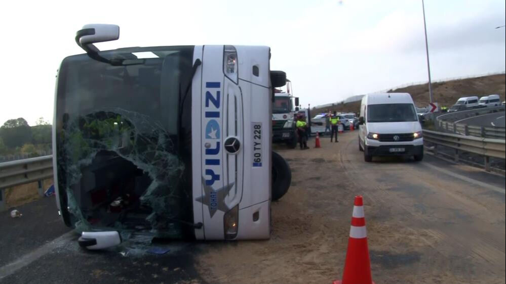 Kuzey Marmara Otoyolu'nda yolcu otobüsü devrildi: Ölü ve yaralılar var - 2. Resim