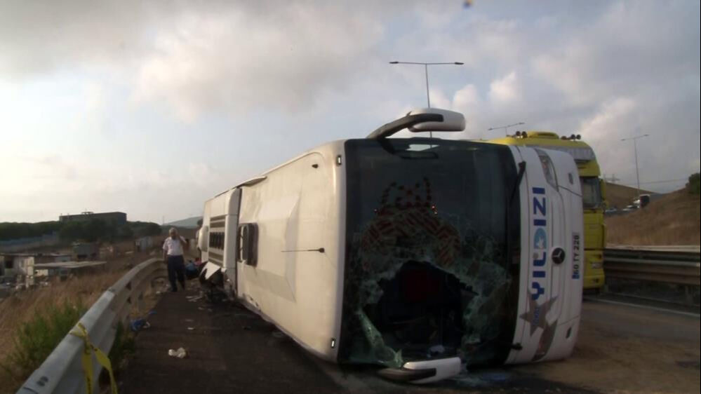Kuzey Marmara Otoyolu'nda yolcu otobüsü devrildi: Ölü ve yaralılar var - 1. Resim