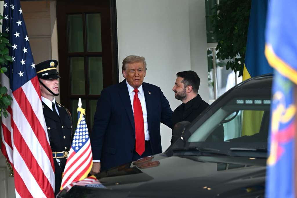 Trump kapıda karşıladı, Zelenskiy'in kıyafetini övdü! İki lider arasında esprili atışma - 8. Resim