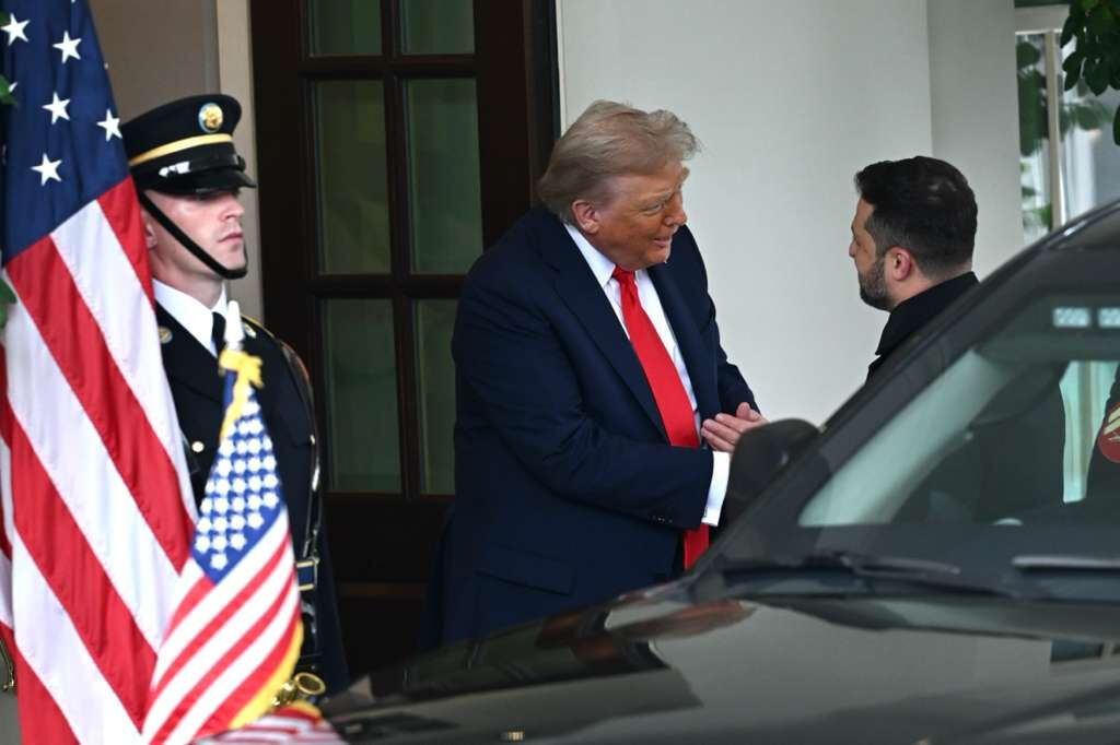 Trump kapıda karşıladı, Zelenskiy'in kıyafetini övdü! İki lider arasında esprili atışma - 14. Resim