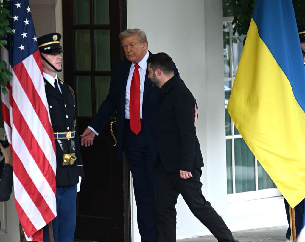 Trump kapıda karşıladı, Zelenskiy'in kıyafetini övdü! İki lider arasında esprili atışma - 5. Resim