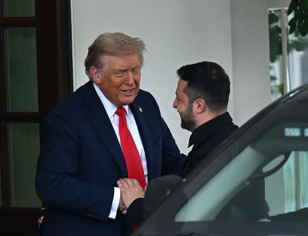 Trump kapıda karşıladı, Zelenskiy'in kıyafetini övdü! İki lider arasında esprili atışma - 13. Resim