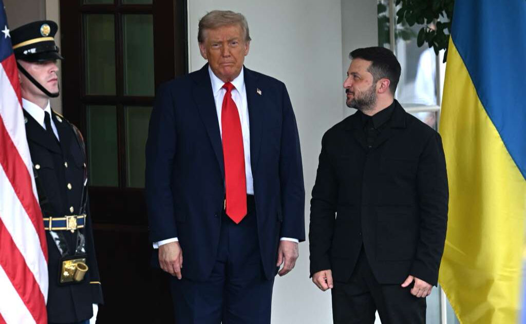 Trump kapıda karşıladı, Zelenskiy'in kıyafetini övdü! İki lider arasında esprili atışma - 1. Resim