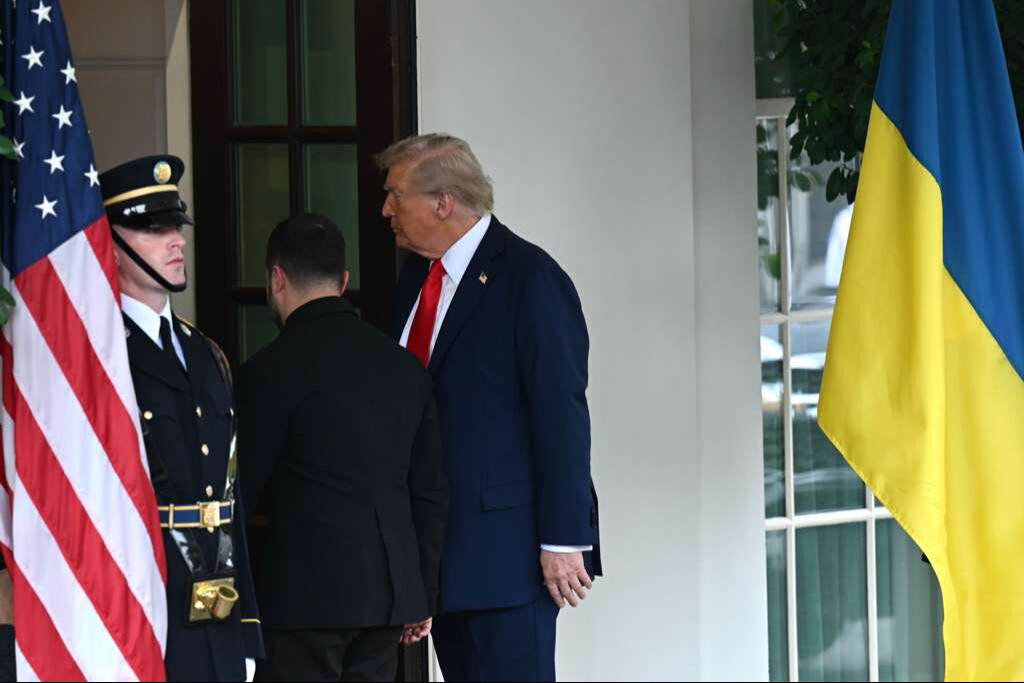 Trump kapıda karşıladı, Zelenskiy'in kıyafetini övdü! İki lider arasında esprili atışma - 17. Resim