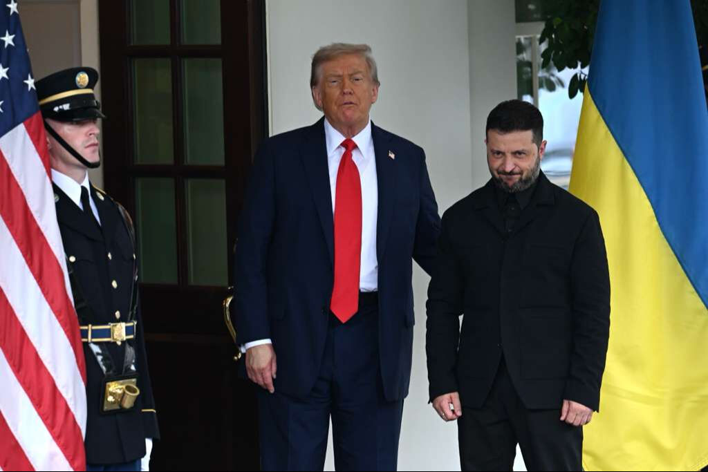 Trump kapıda karşıladı, Zelenskiy'in kıyafetini övdü! İki lider arasında esprili atışma - 3. Resim