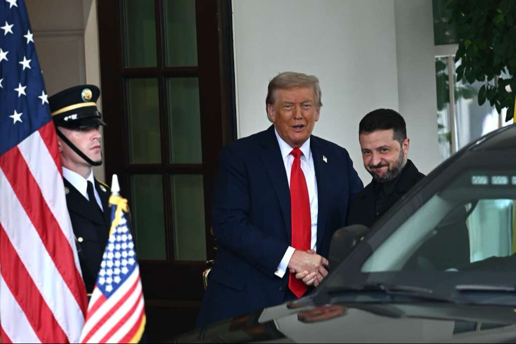 Trump kapıda karşıladı, Zelenskiy'in kıyafetini övdü! İki lider arasında esprili atışma - 12. Resim