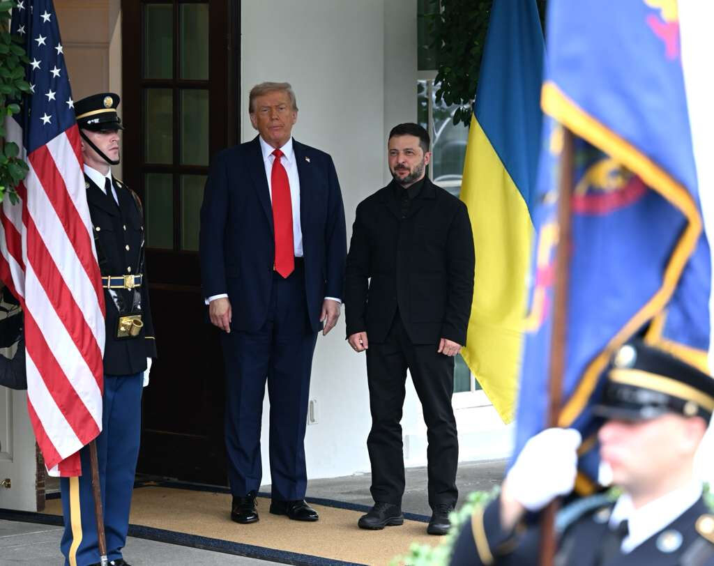 Trump kapıda karşıladı, Zelenskiy'in kıyafetini övdü! İki lider arasında esprili atışma - 6. Resim