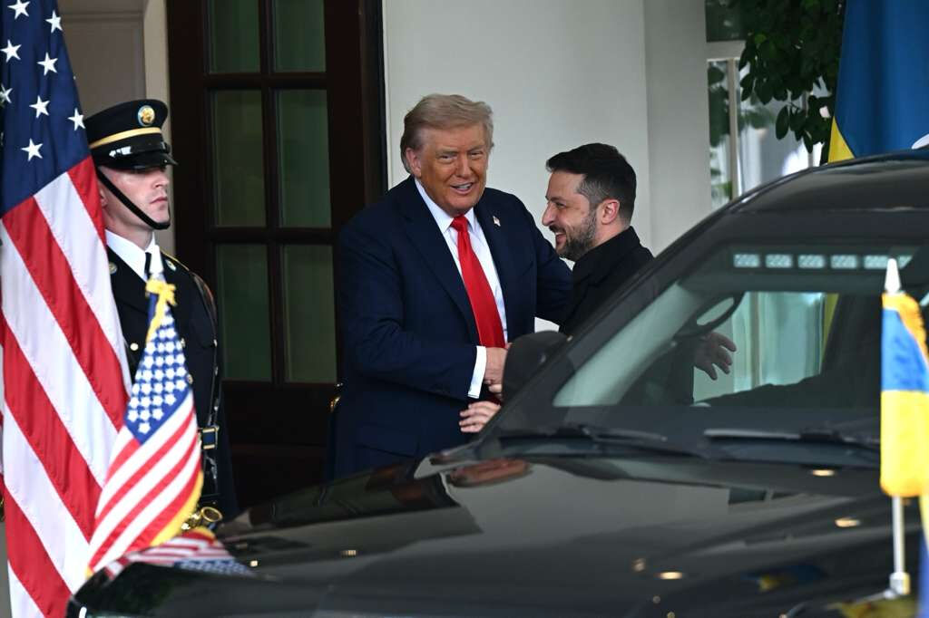 Trump kapıda karşıladı, Zelenskiy'in kıyafetini övdü! İki lider arasında esprili atışma - 11. Resim