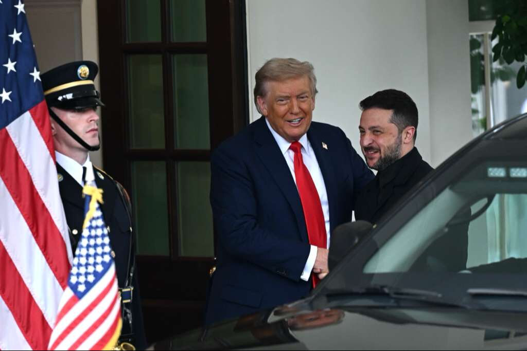 Trump kapıda karşıladı, Zelenskiy'in kıyafetini övdü! İki lider arasında esprili atışma - 10. Resim